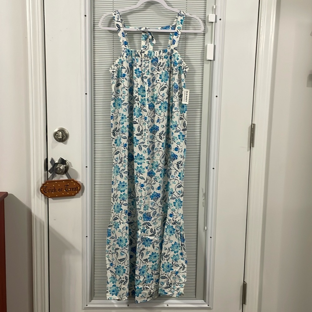 Old Navy dress, women’s size medium new with tags